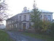 Pohled na historickou budovu školy 